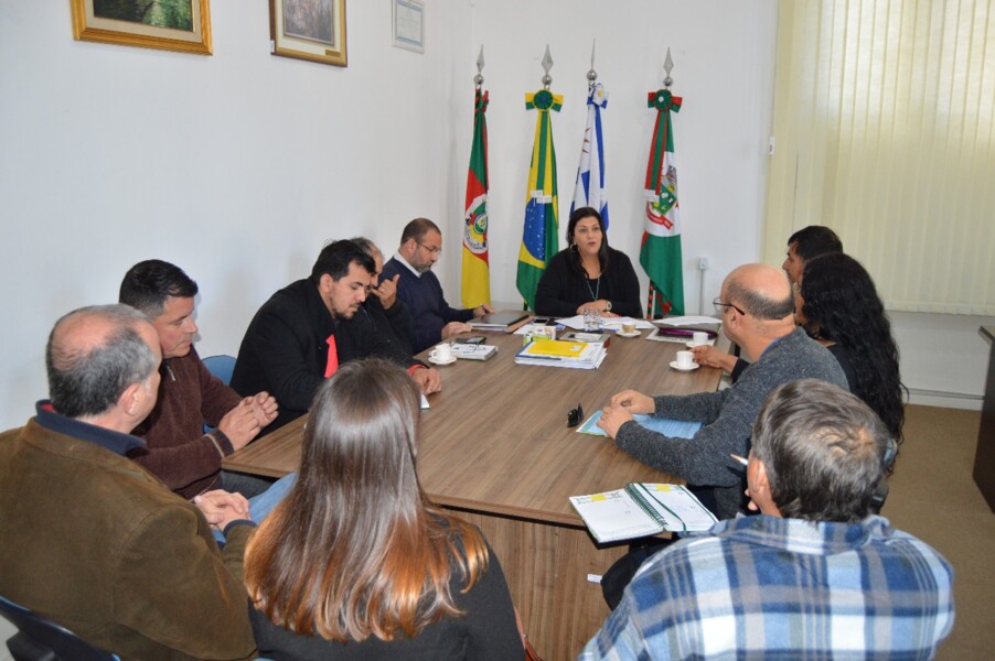 conselho-de-habitacao-reune-se-com-vice-prefeita