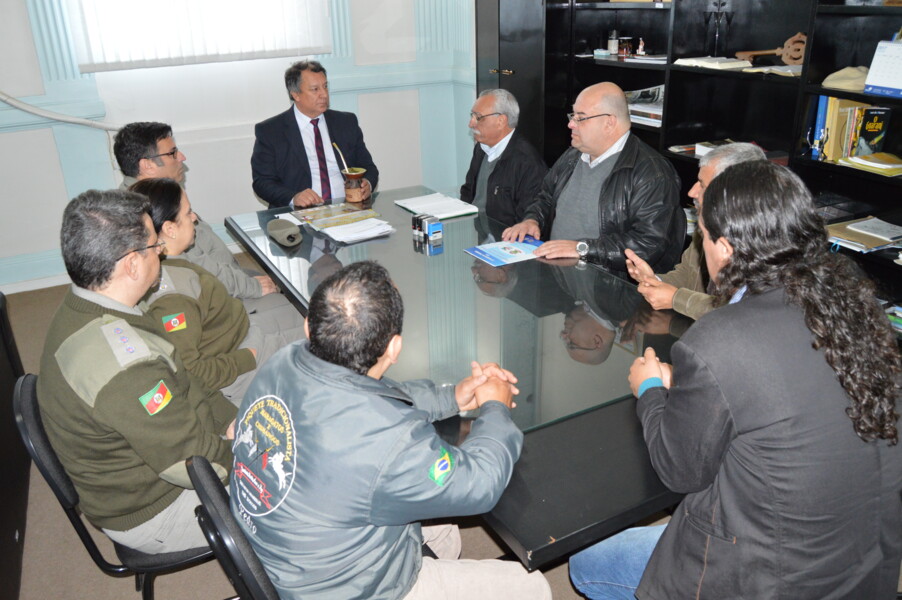 desfile-farroupilha-e-tema-de-reuniao-na-prefeitura