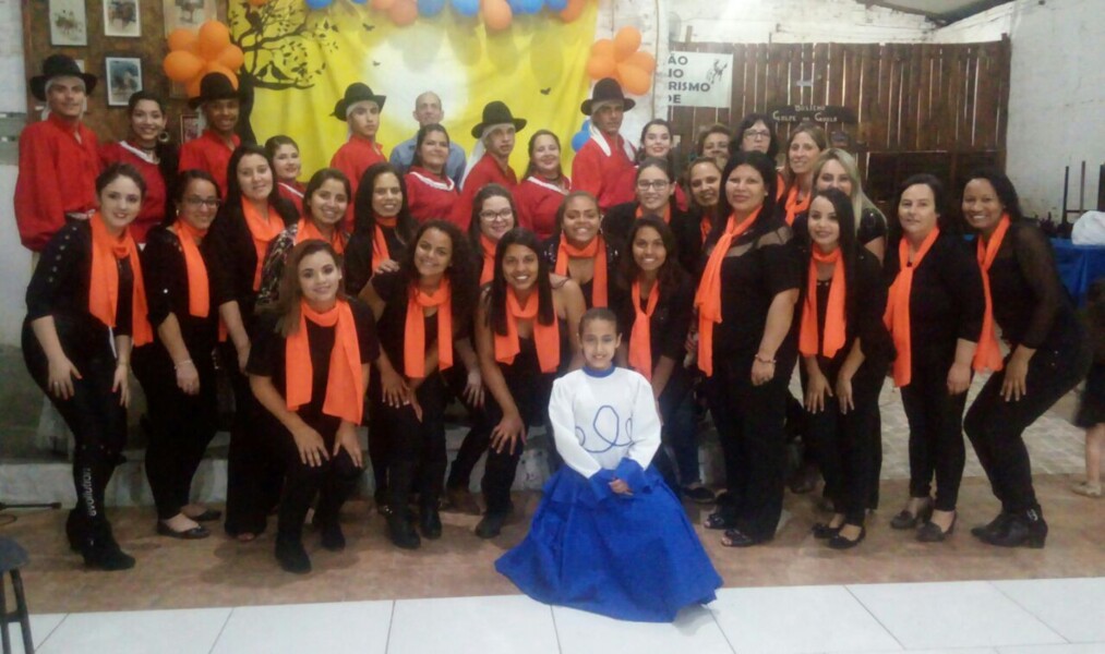 grupo-de-dancas-do-municipio-participa-de-comemoracao-de-aniversario-da-escola-ney-vares-albornoz