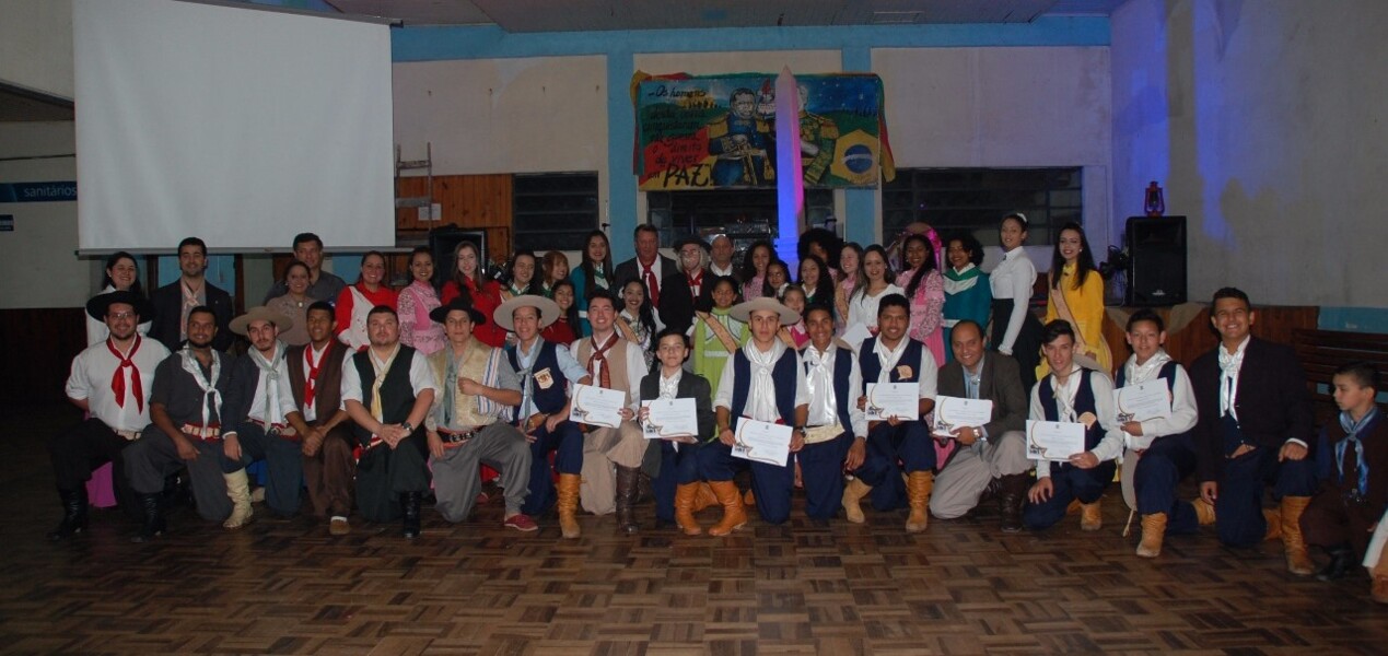 prefeitura-homenageia-integrantes-do-dtg-lenco-branco