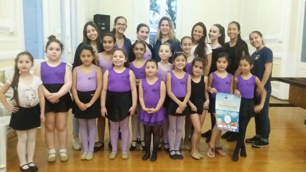 primeira-dama-recebe-cia-de-danca