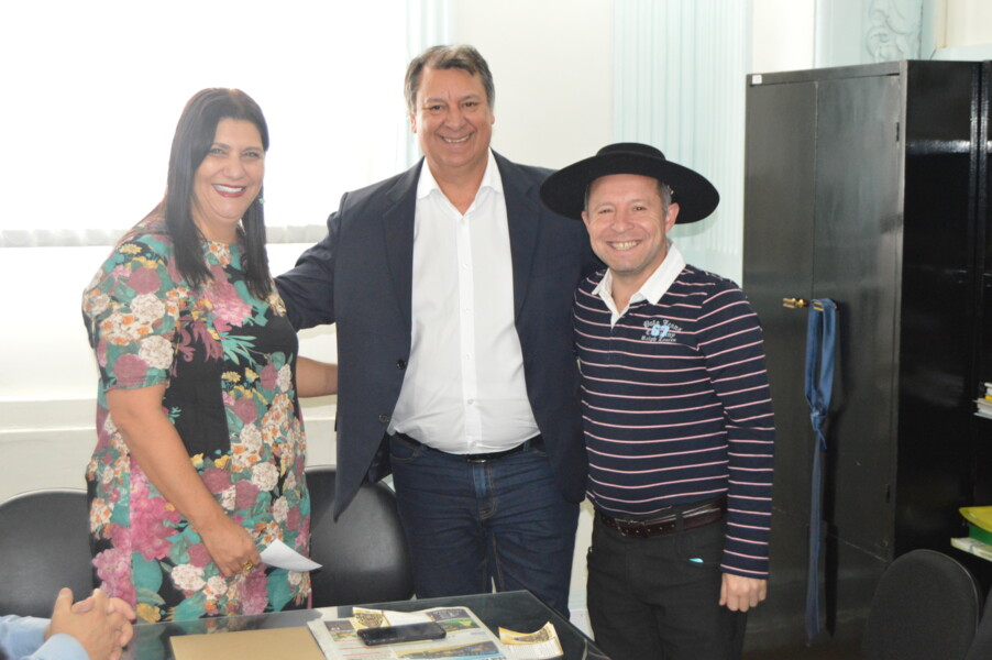 prefeito-e-vice-recebem-convite-para-cavalgada-em-homenagem-a-nossa-senhora-aparecida