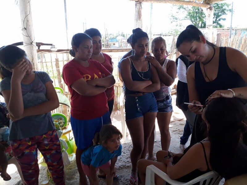 cras-armour-promove-oficina-de-automaquiagem-para-mulheres-da-simon-bolivar