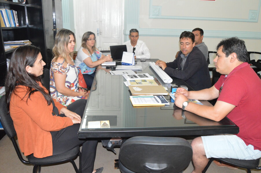 em-parceria-com-arquiteto-primeira-dama-da-continuidade-ao-projeto-de-decoracao-natalina-no-municipio