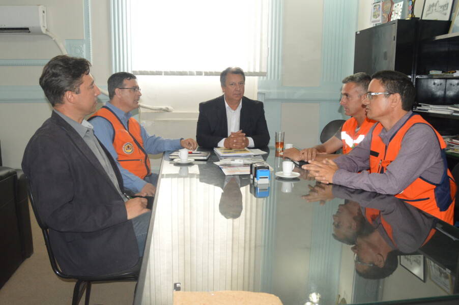 em-encontro-com-coordenadores-regionais-prefeito-agradece-apoio-da-defesa-civil
