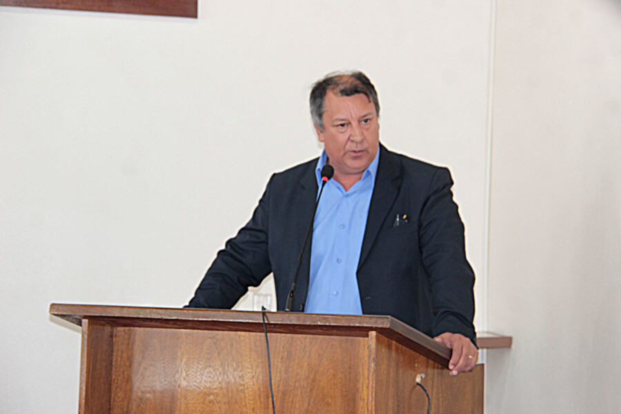 prefeito-participa-de-sessao-na-camara-e-presta-esclarecimentos
