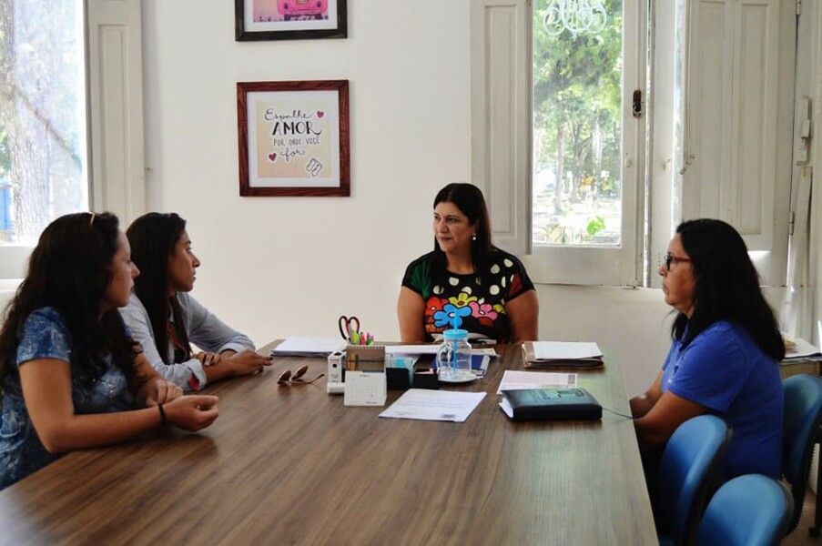prefeita-interina-recebe-organizadoras-da-cavalgada-de-mulheres-da-mangueira-colorada