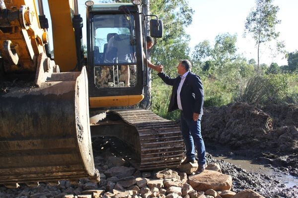 prefeito-e-secretario-acompanham-andamento-de-obras-no-municipio