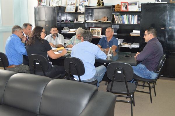 reuniao-aborda-reajuste-de-vale-alimentacao-para-servidores-municipais