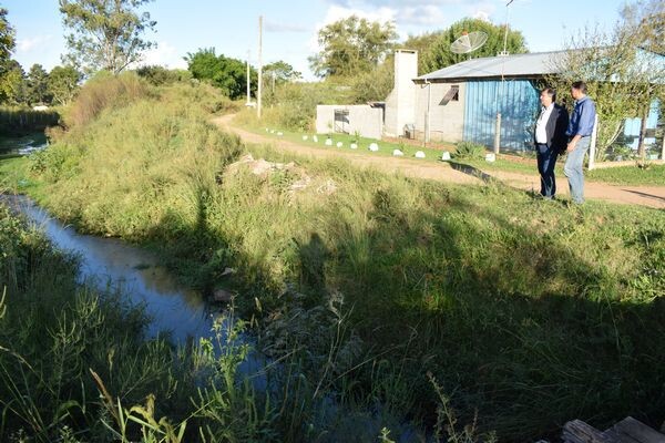 prefeito-e-secretario-visitam-bairros