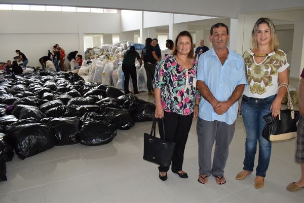 gabinete-acao-solidaria-recebe-doacao-de-mais-de-60-mil-pecas-de-roupas