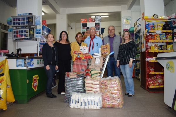 gabinete-acao-solidaria-recebe-doacao-de-alimentos-para-projeto-escola-viva