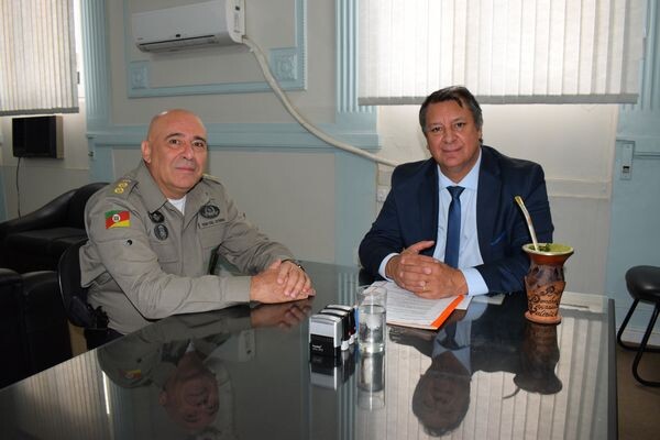 comandante-do-2-rpmon-e-recebido-pelo-prefeito