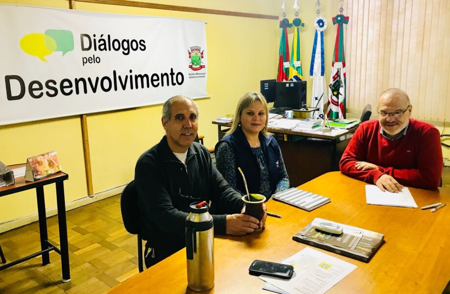 secretaria-de-desenvolvimento-busca-encaminhamento-de-recursos-para-apicultura-local