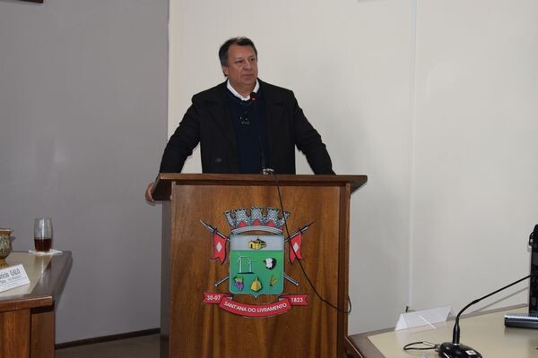 prefeito-participa-de-sessao-na-camara