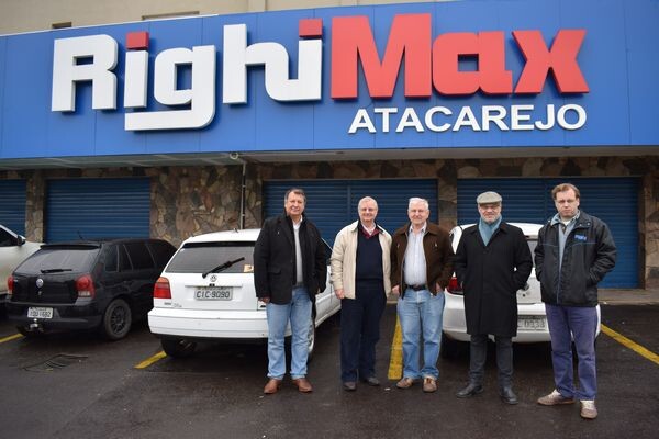 prefeito-e-secretario-visitam-instalacoes-de-novo-empreendimento-comercial