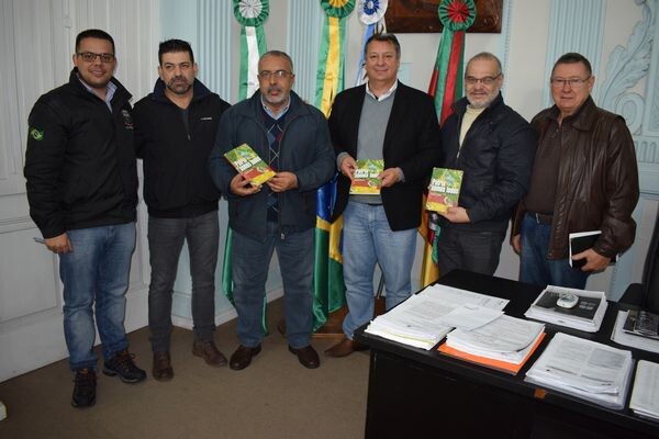 senador-paulo-paim-e-recebido-na-prefeitura