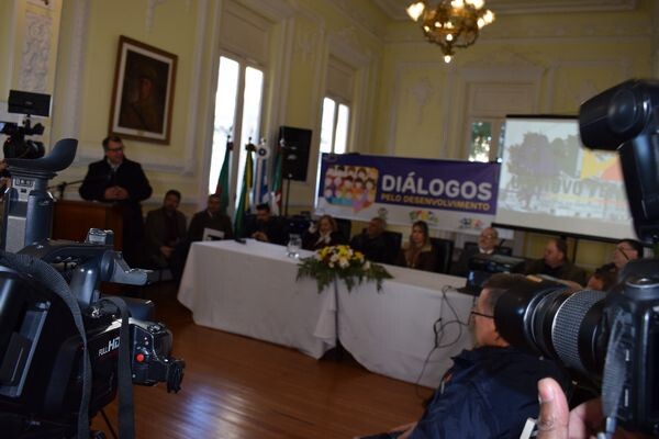 em-coletiva-de-imprensa-prefeito-e-secretarios-apresentam-prestacao-de-contas