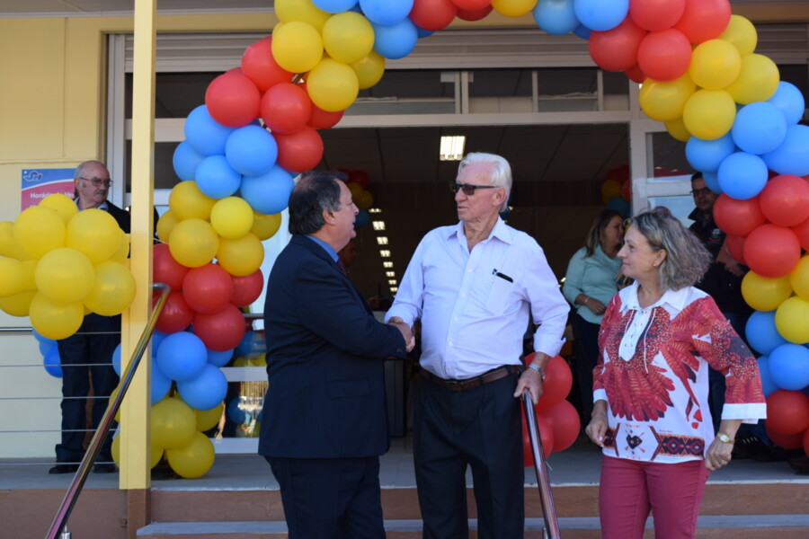 prefeito-participa-da-inauguracao-da-filial-do-sumpermecado-niederauer