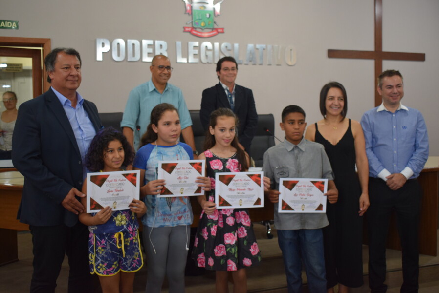 alunos-da-rede-publica-recebem-titulacoes-por-participacao-no-projeto-tres-poderes