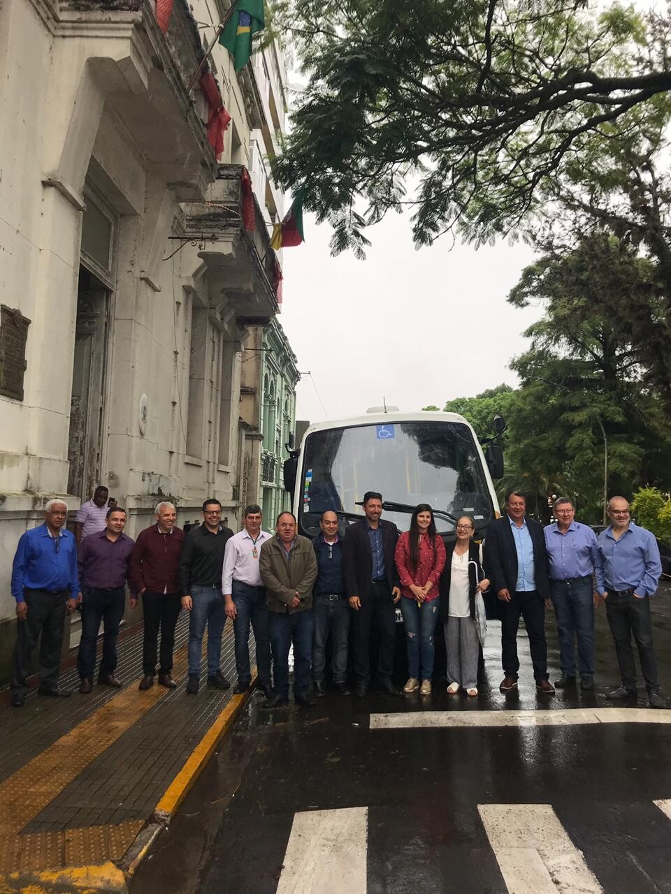 livramento-recebe-micro-onibus-adaptado-para-pessoas-com-deficiencia