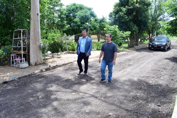 prefeito-acompanha-obras-na-travessa-colorada