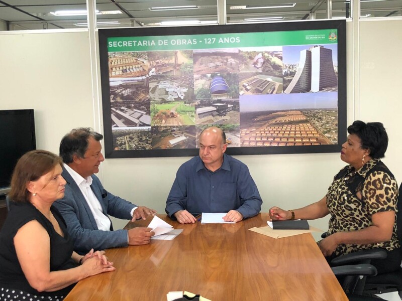 prefeito-encaminha-solicitacoes-de-maquinario-a-secretaria-de-obras-do-estado